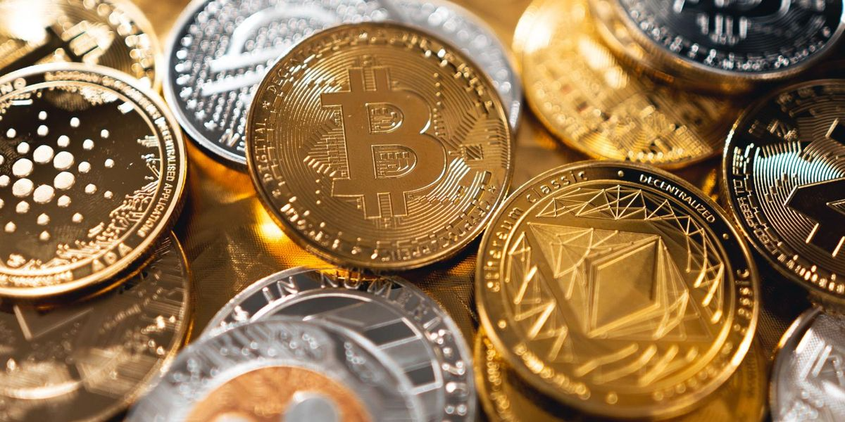 23 6 U.S. Stocks Fall as Crypto Sector Extends Losses